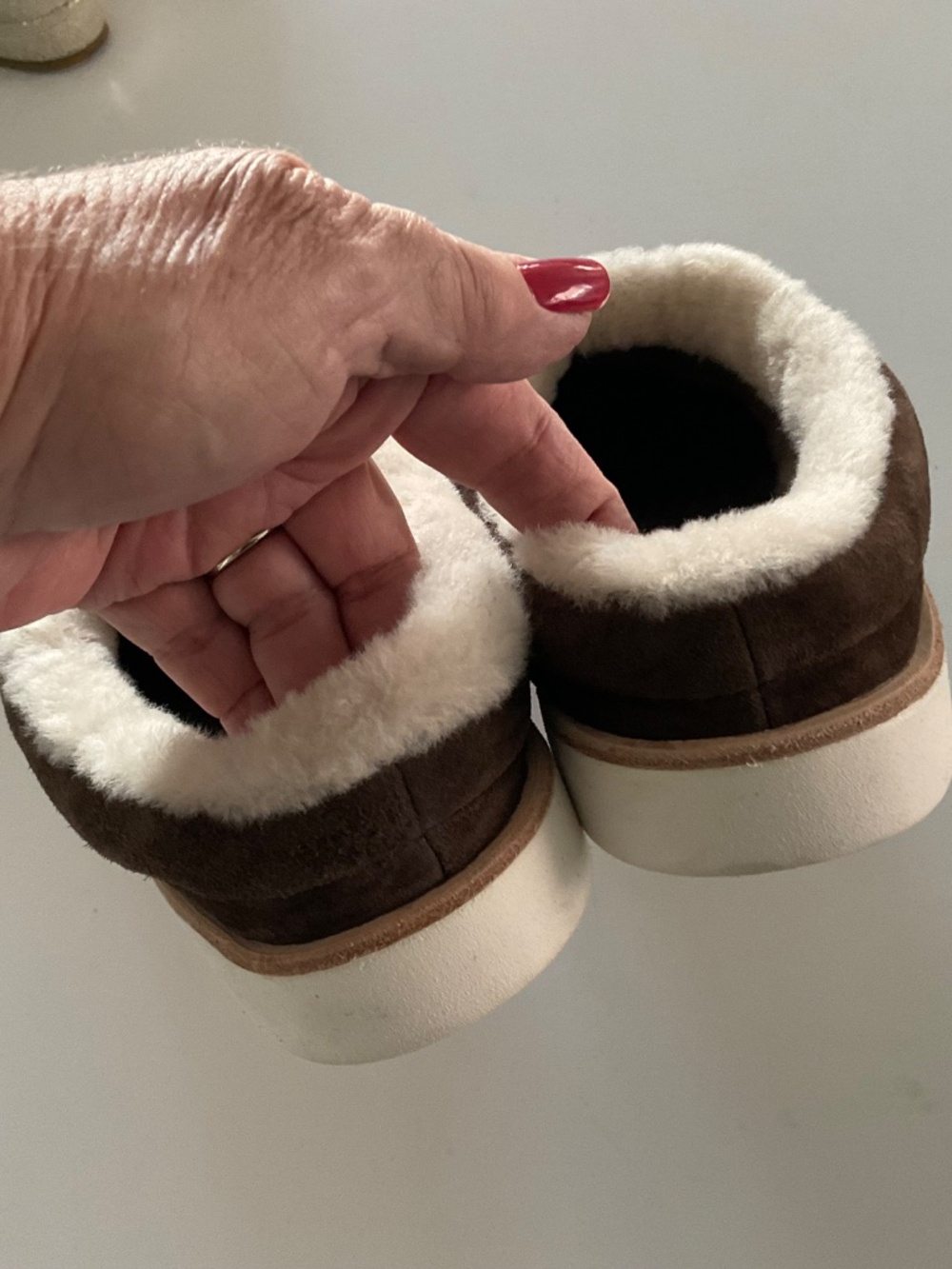 OluKai Mani Brown Suede Sheep Fur Mule Slippers Size 8 LIKE NEW - Picture 4 of 8